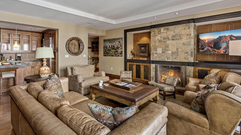 TV and multimedia, Seating area, fireplace, furniture