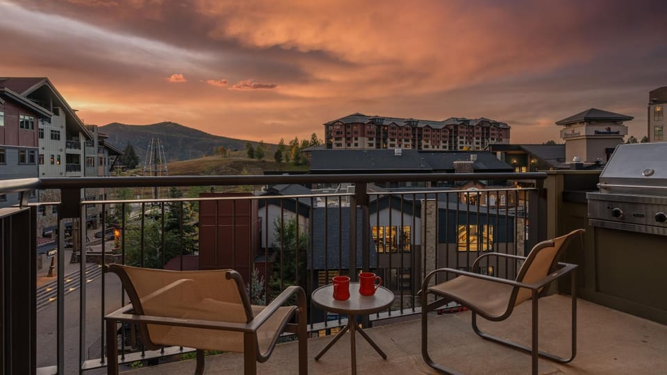 Balcony/Terrace, Seating area, Mountain view