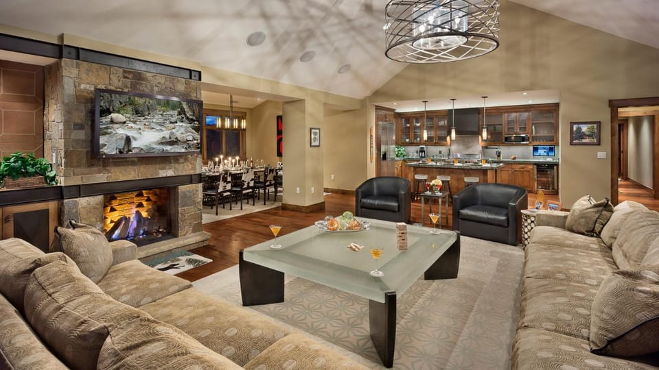 TV and multimedia, Living room, fireplace