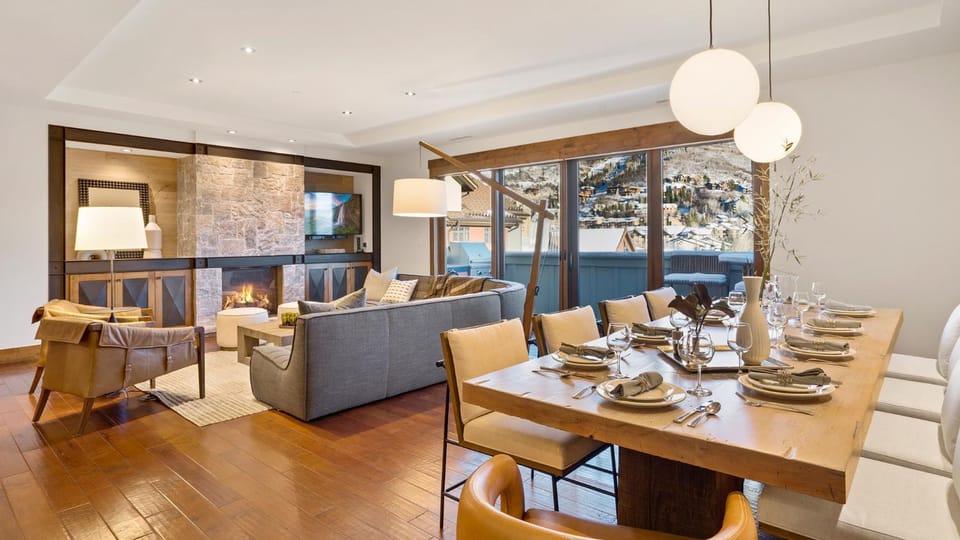 Balcony/Terrace, Living room, Dining area, fireplace