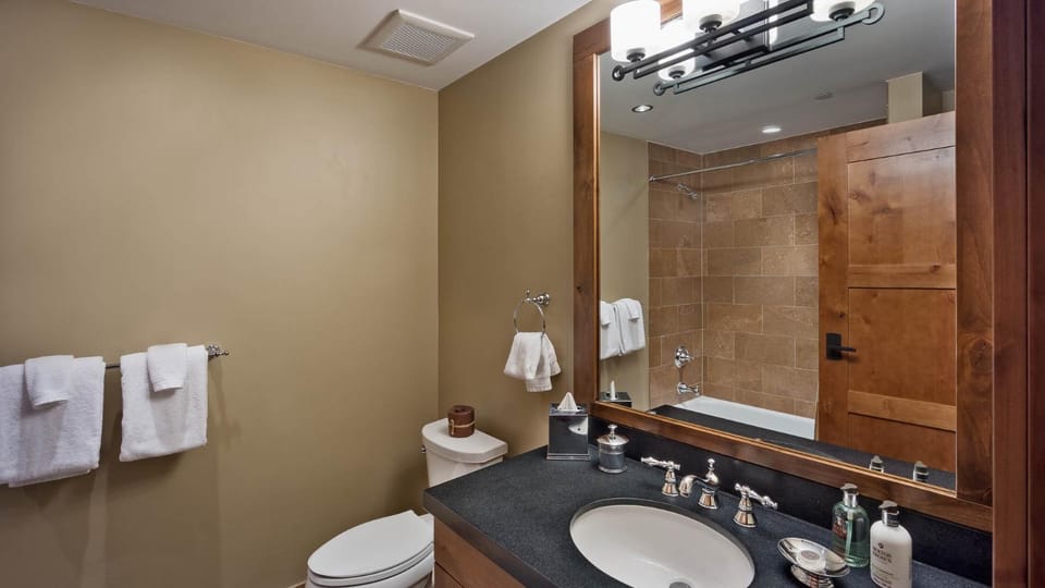 Shower, Toilet, Bathroom, Bath