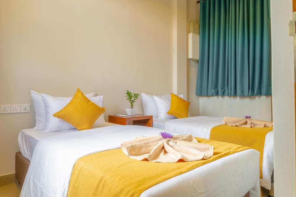 Bed, Bedroom, towels