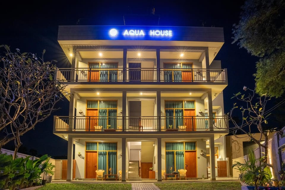 Property building, Facade/entrance, Night