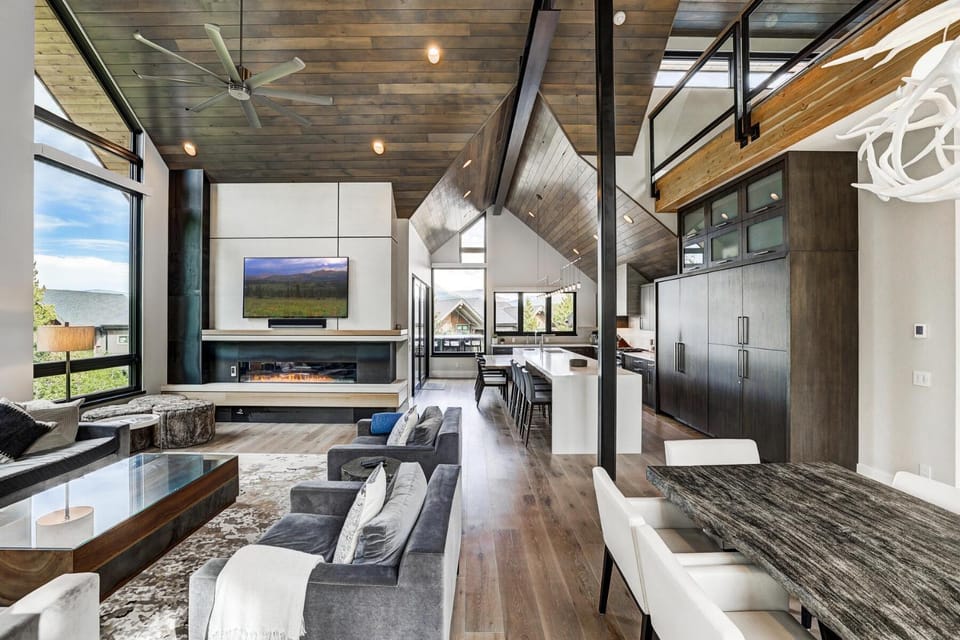 TV and multimedia, Living room, Seating area, fireplace, storage