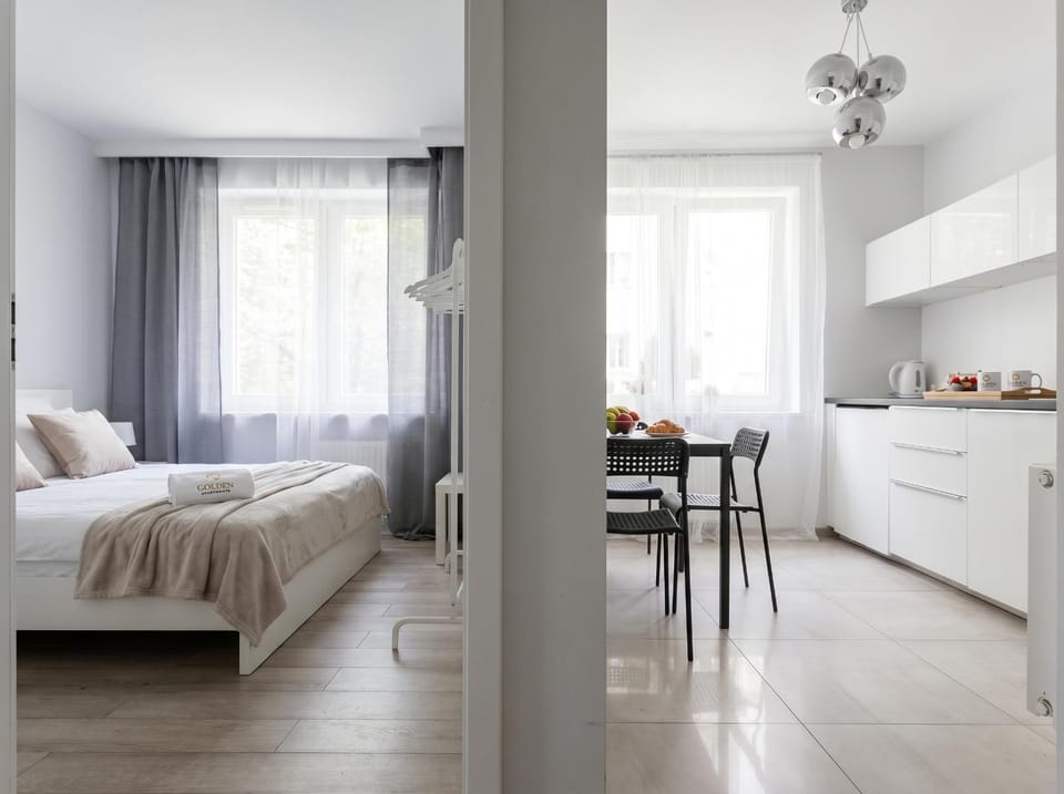Bed, Kitchen or kitchenette, Living room, Food and drinks, Photo of the whole room, Seating area, Dining area, Bedroom, Food