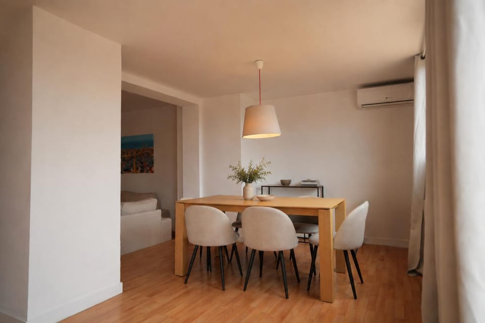 Bed, Living room, Photo of the whole room, Seating area, Dining area, Bedroom, air conditioner