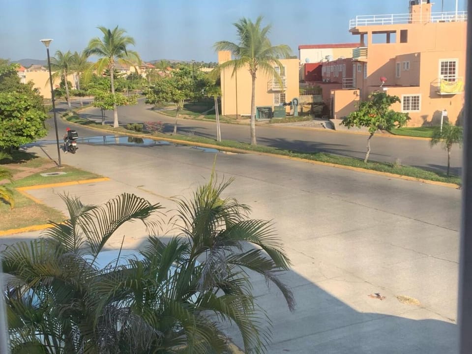 Neighbourhood, Street view