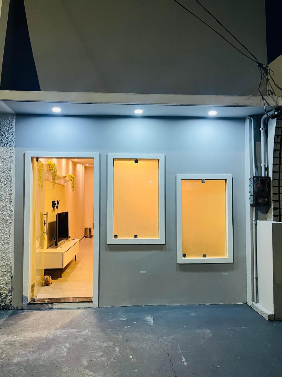 Facade/entrance