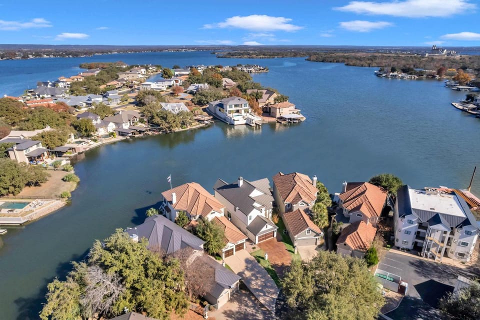 Diagonal Bay Escape with Concierge Services House in Lake Lyndon B Johnson