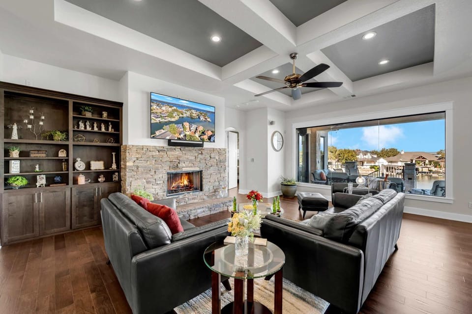 Diagonal Bay Escape with Concierge Services House in Lake Lyndon B Johnson