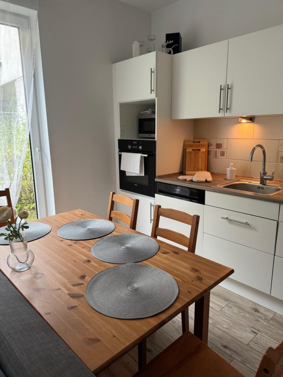 Kitchen or kitchenette, Dining area, dishwasher, pet friendly, stove, toaster