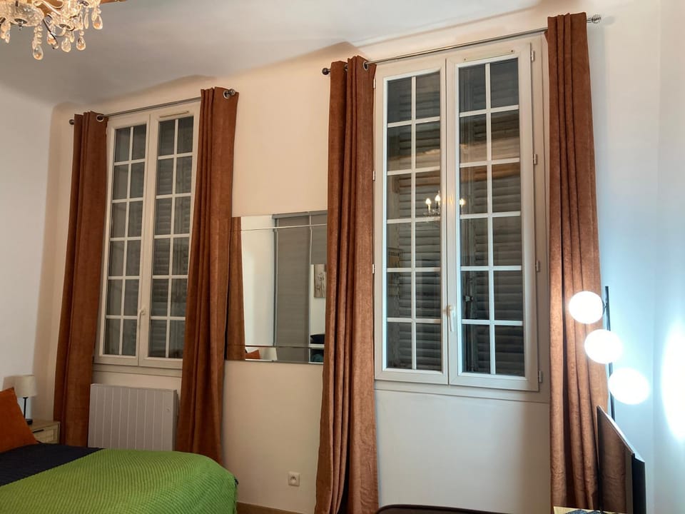 AQUA TERRA-Studio Cozy-Aix Historic Center- SMART TV-WIFI Apartment in Aix-en-Provence