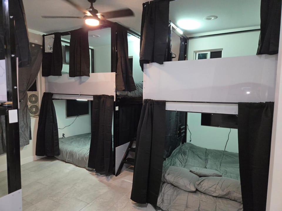 Gallery on 59th homestay NOT A HOTEL Vacation rental in Glendale