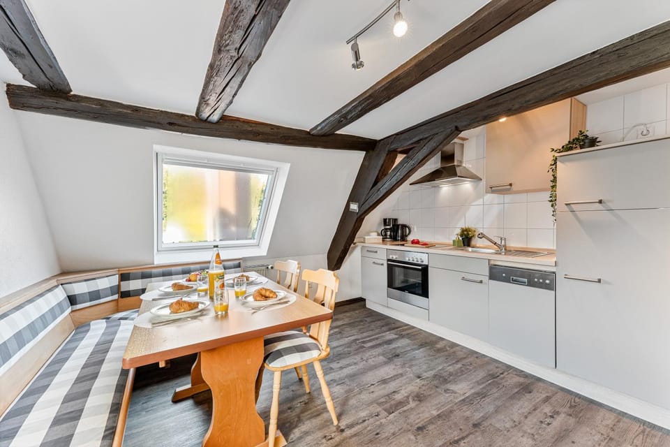 Dining area, Food, stove
