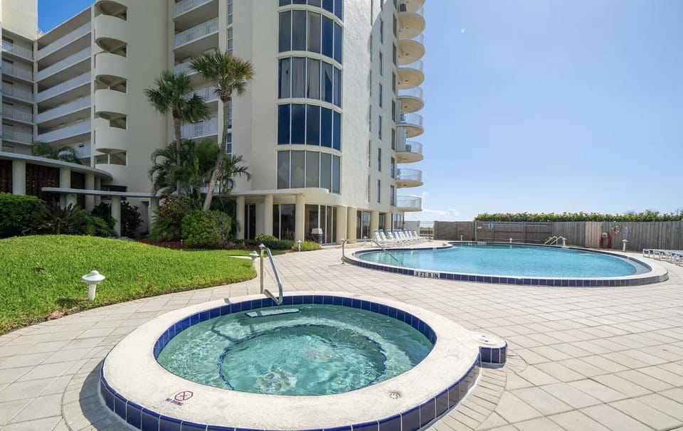 Day, Hot Tub, Pool view, Swimming pool, Swimming pool, sunbed