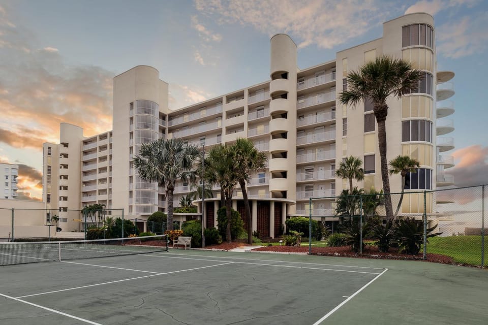 Property building, Day, Tennis court