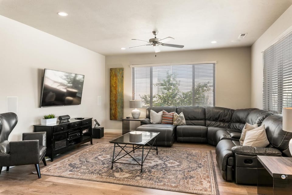 Paradise Village 18 Resort, Private Pool, Hot, Theater Room Resort in Santa Clara