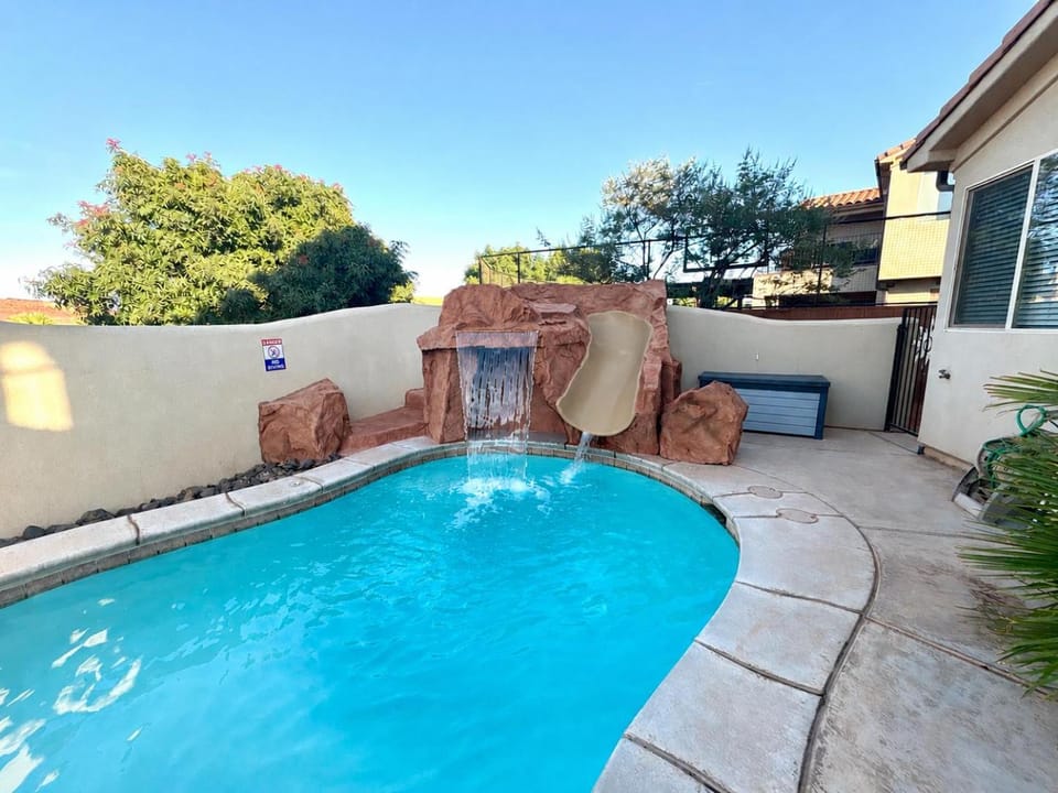 Paradise Village 18 Resort, Private Pool, Hot, Theater Room Resort in Santa Clara