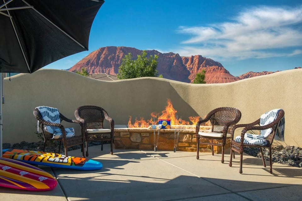 Paradise Village 18 Resort, Private Pool, Hot, Theater Room Resort in Santa Clara