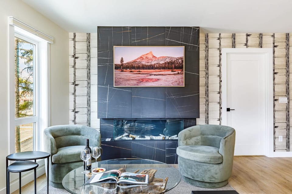 TV and multimedia, Living room, Seating area, fireplace