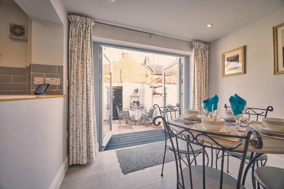 Patio, Dining area, Breakfast, kitchen