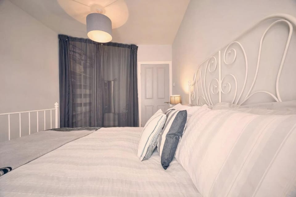 Bed, Bedroom, storage
