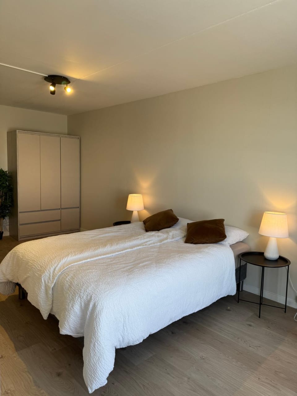 70 sqm apartment in downtown Oslo with parking and elevator 1 double bed and 1 dobbel air madress Apartment in Oslo