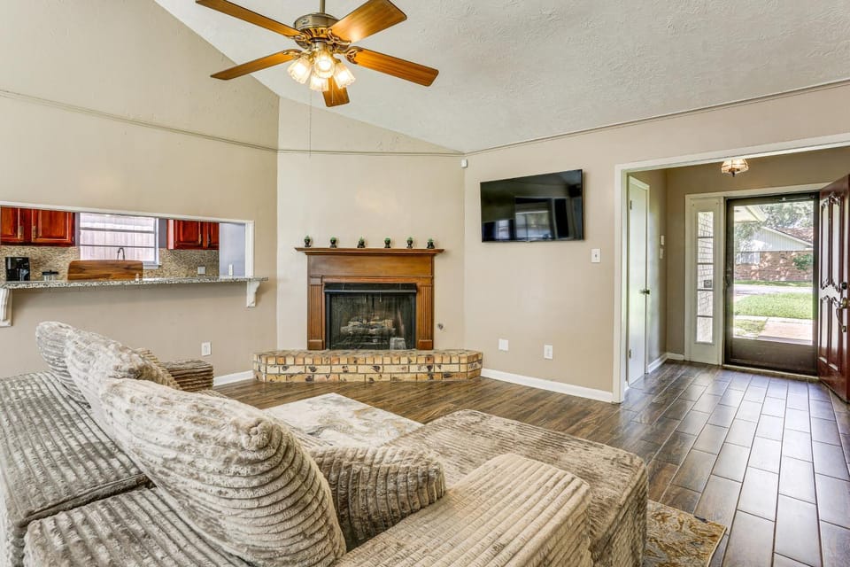 Fish, Golf, Explore: Home 3 Mi to Prien Lake Park! House in Lake Charles
