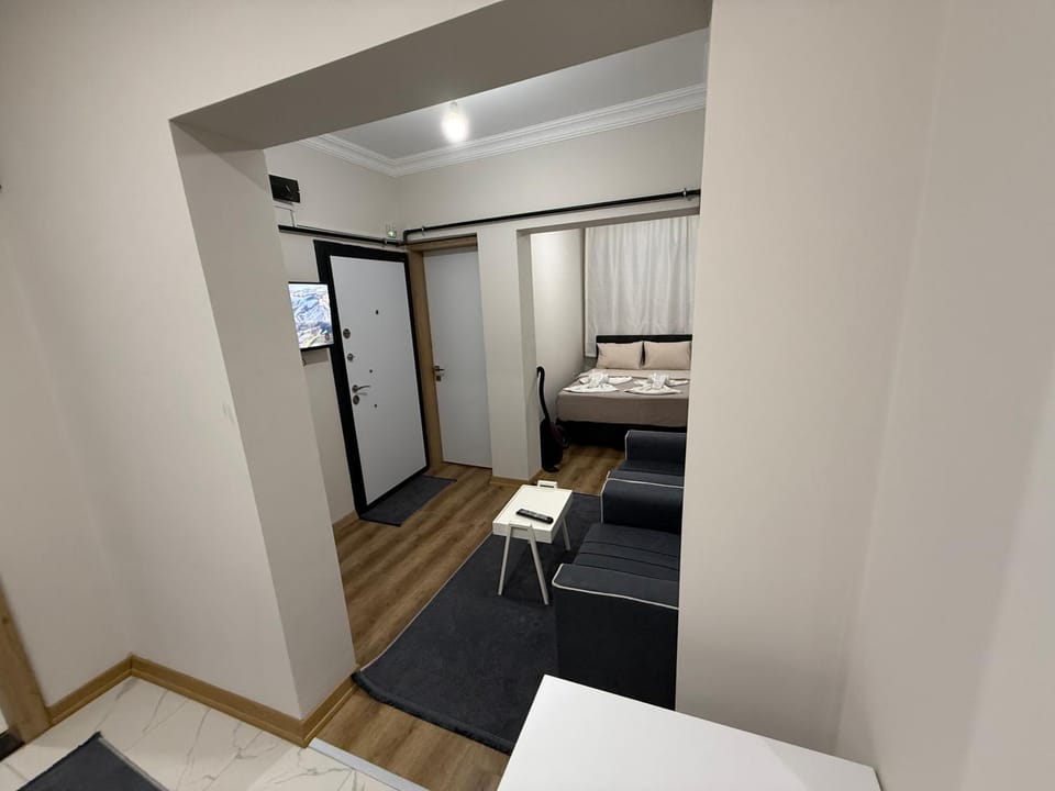 Bed, TV and multimedia, Bedroom