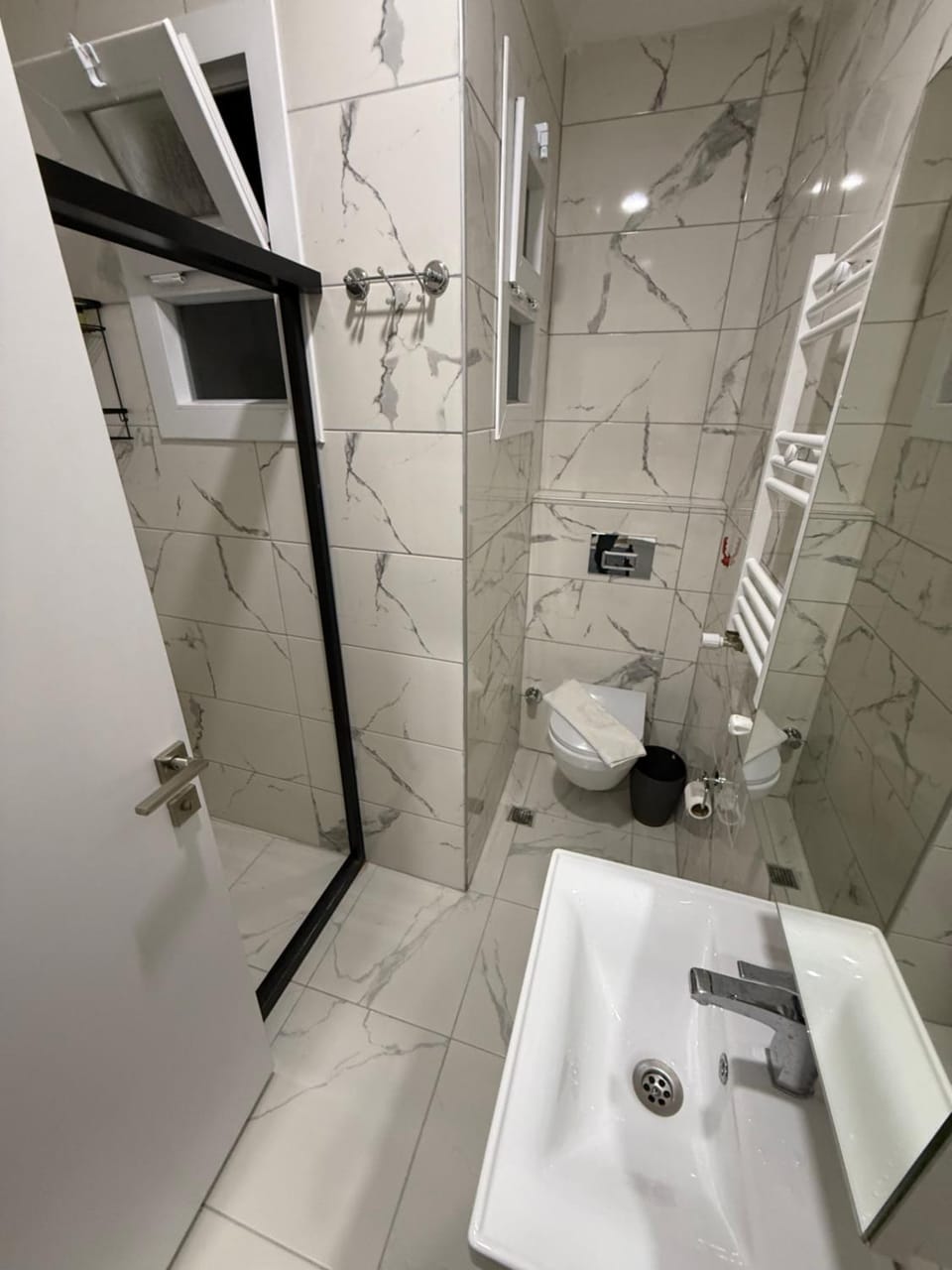 Shower, Toilet, Bathroom, towels