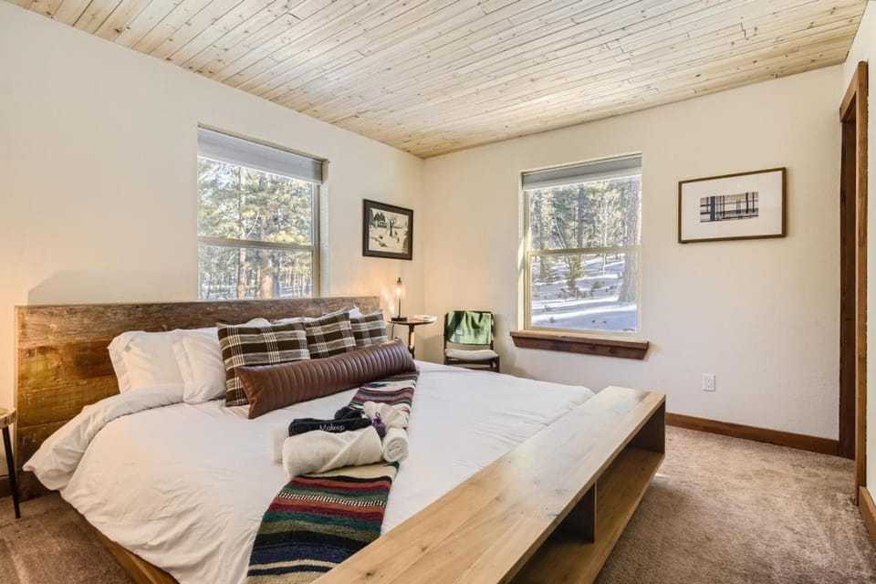 Wolfcamp: Hot Tub, Views & Fast Wifi House in Bailey