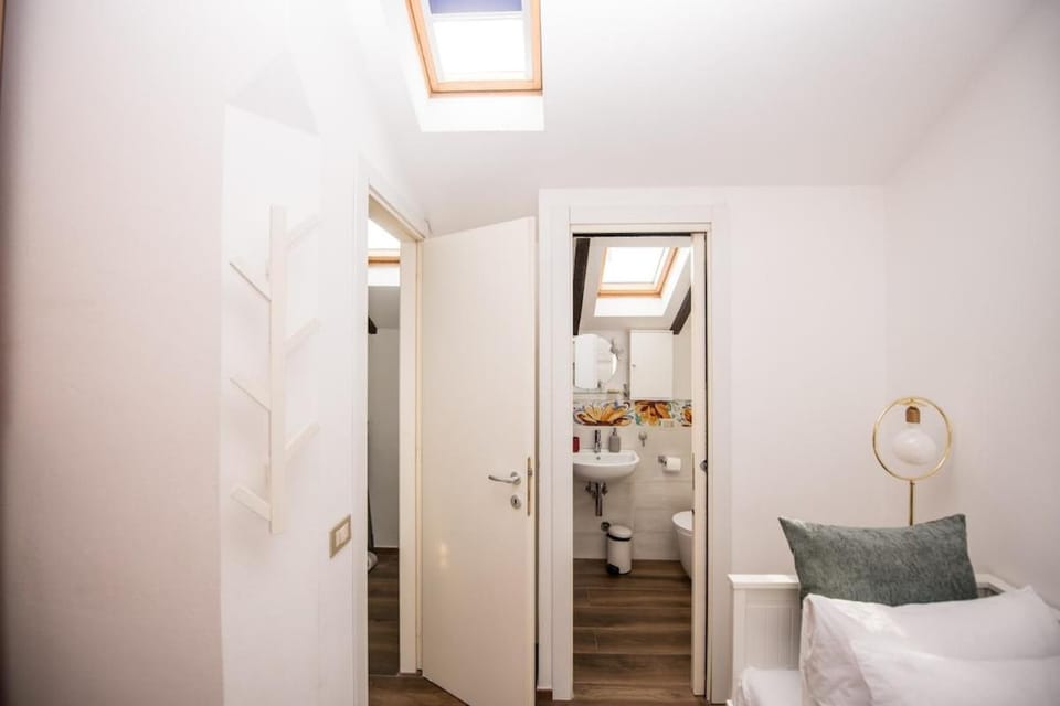 Bathroom, Photo of the whole room, Seating area, Bedroom