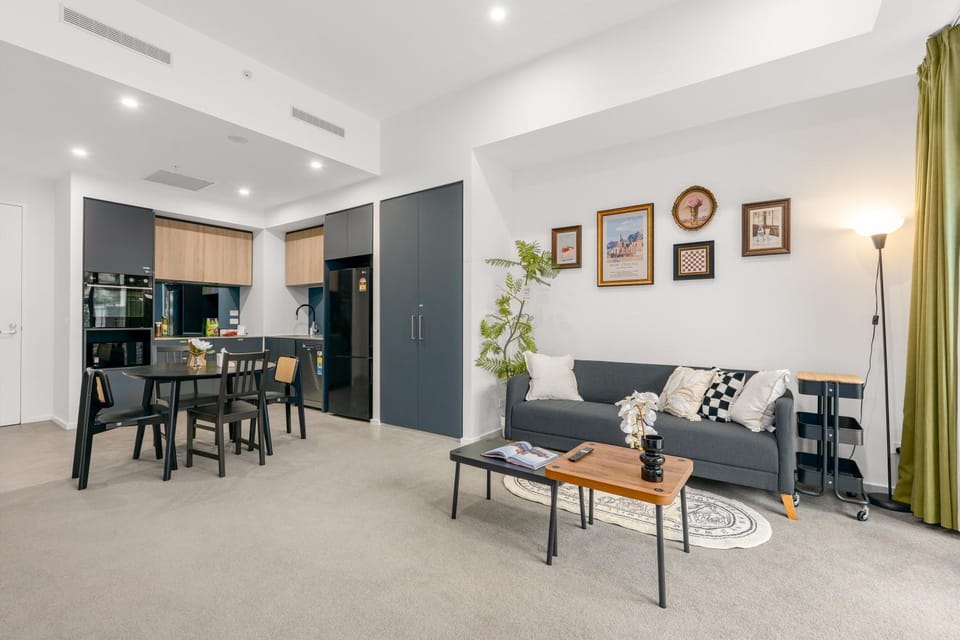 Kitchen or kitchenette, Living room, Seating area, Dining area