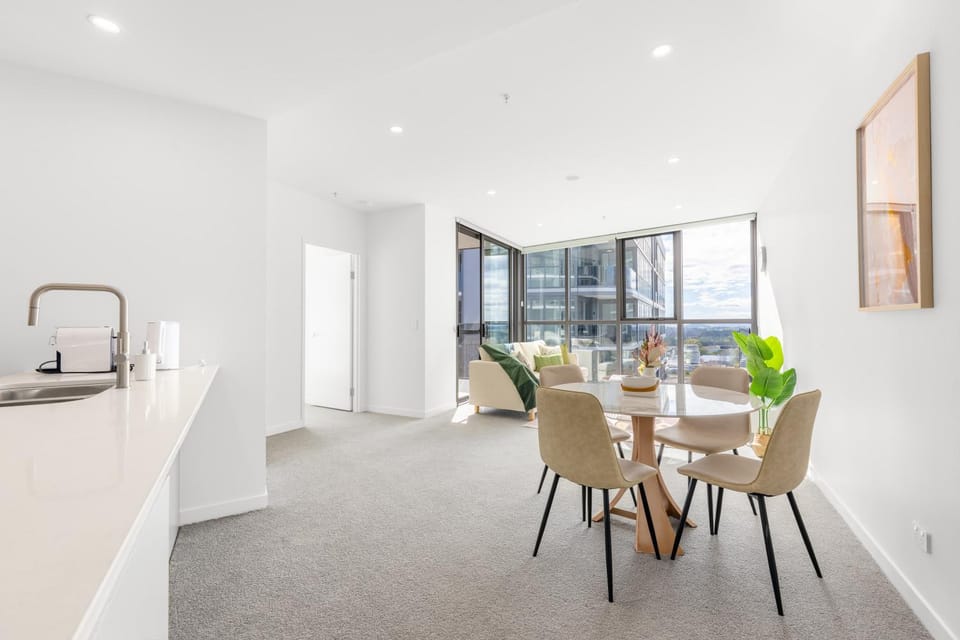 Kitchen or kitchenette, Living room, Seating area, Dining area