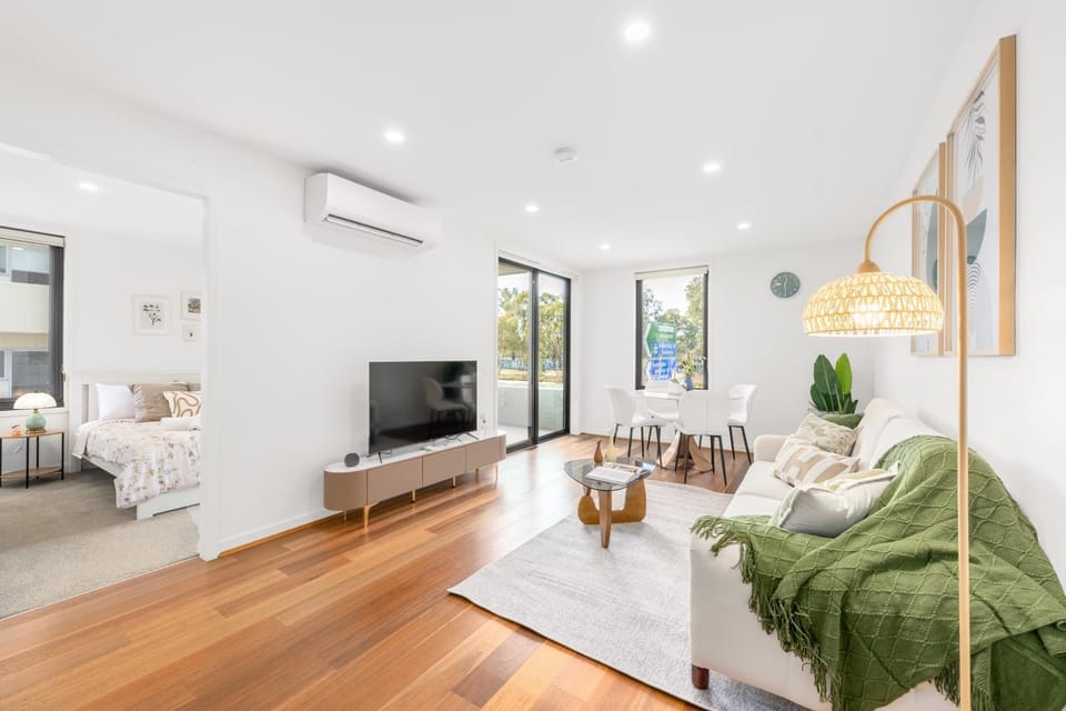 Communal lounge/ TV room, TV and multimedia, Living room, Seating area, Evening entertainment