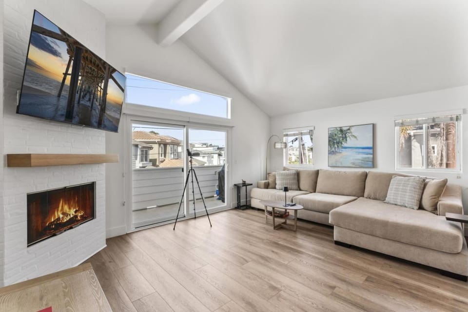 Steps to Lido Village and the Marina Heart of Lido Island 2 Car Garage House in Balboa Peninsula