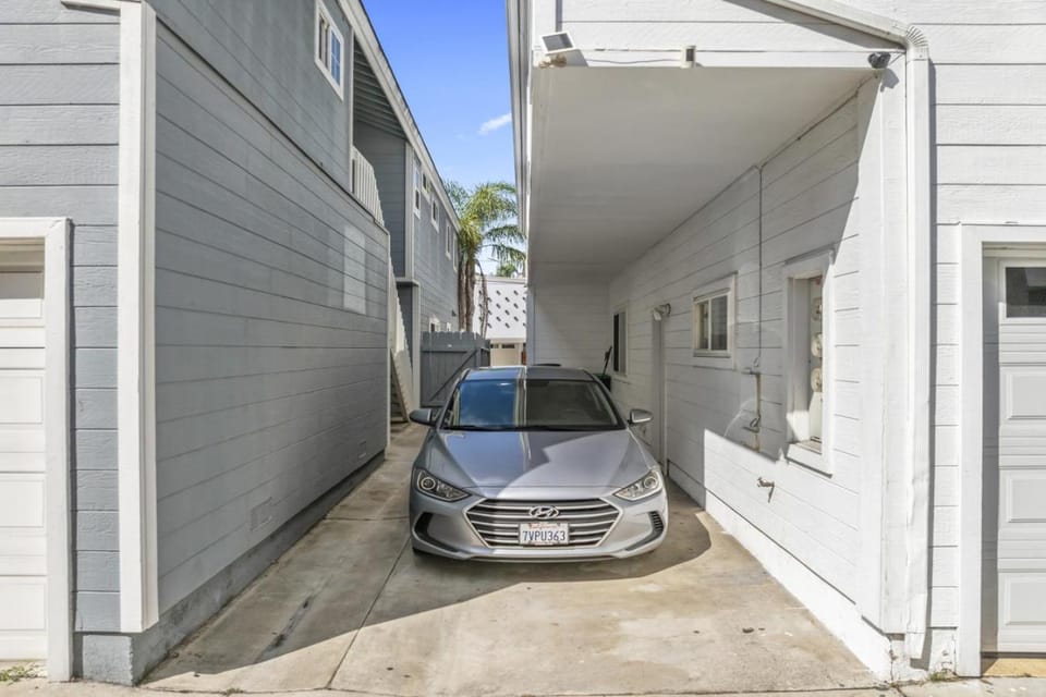 Steps to Lido Village and the Marina Heart of Lido Island 2 Car Garage House in Balboa Peninsula