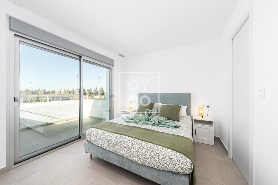 Bed, View (from property/room), Balcony/Terrace, Bedroom, towels