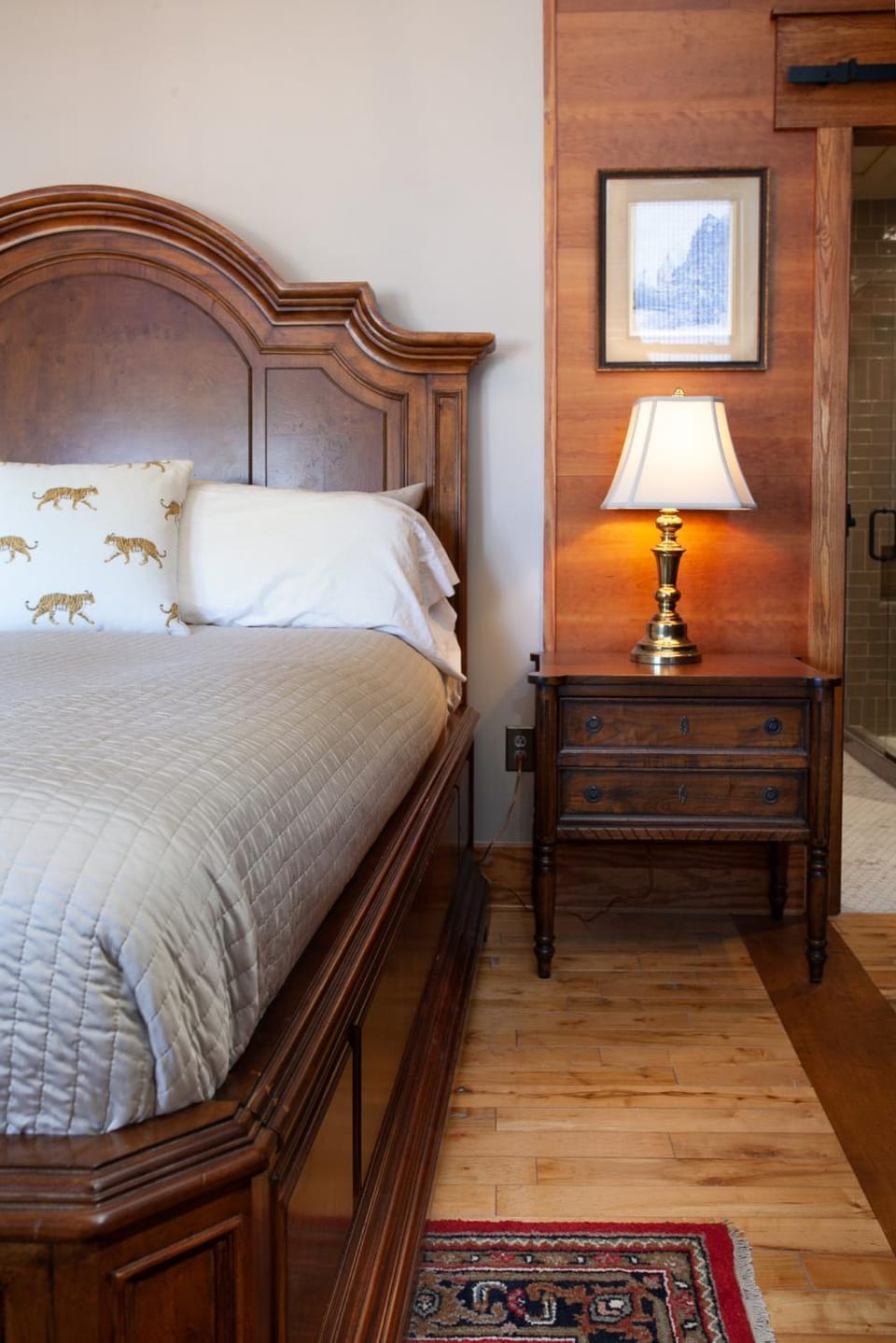Highway Vintage Boutique City Escape Apartment in Knoxville