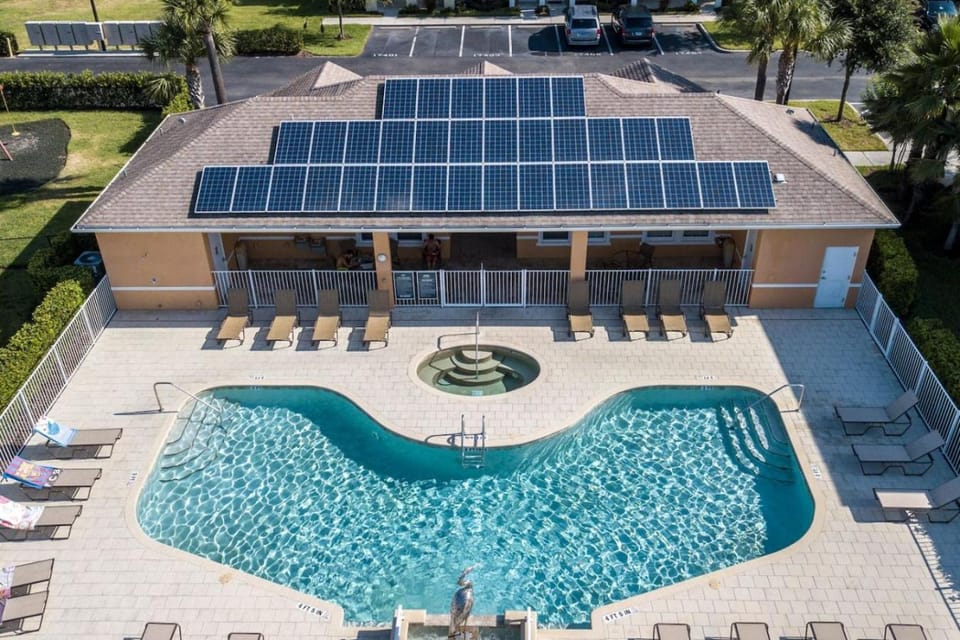 Beautiful 4-bedroom House with Splash Pool House in Four Corners