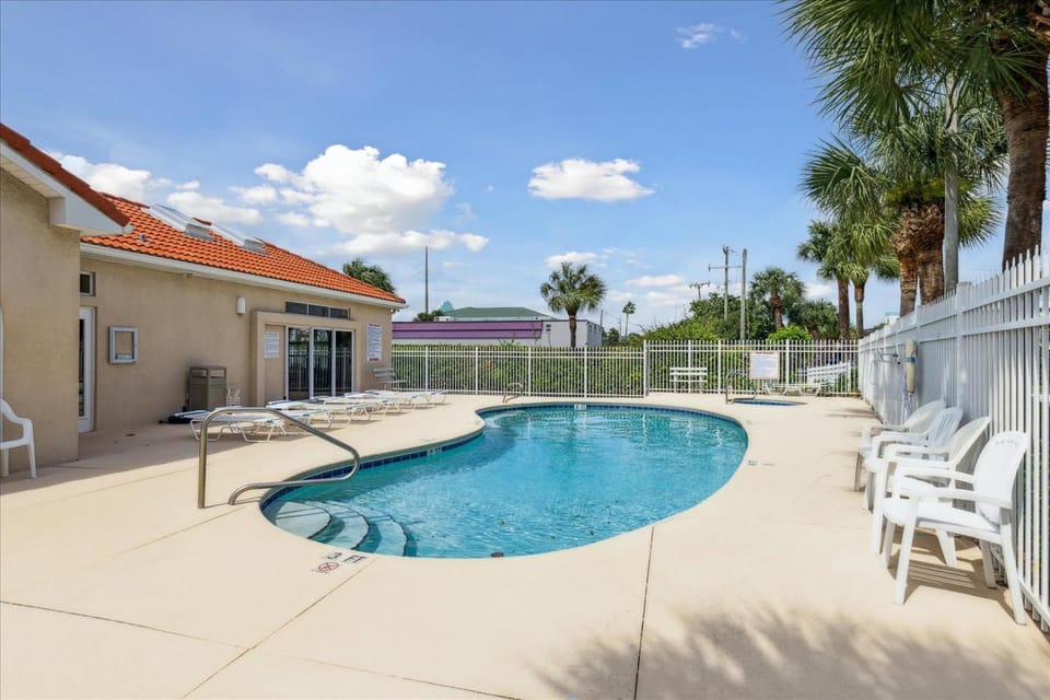 Day, Pool view, Swimming pool, Swimming pool, sunbed