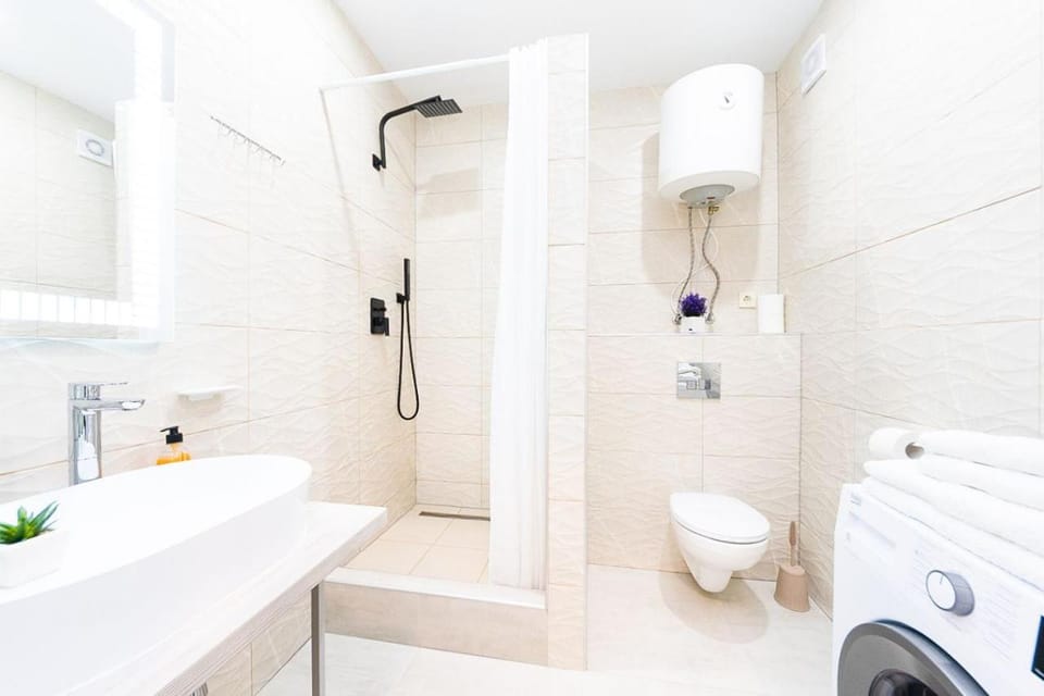 Світло Є! Олімпік парк, м Бориспільська 5 хв пішки, Харківська Apartment in Kiev City - Kyiv