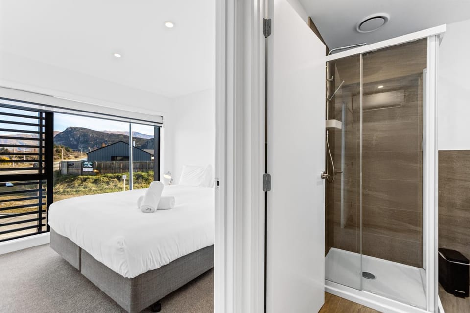 Shower, Bathroom, Bedroom