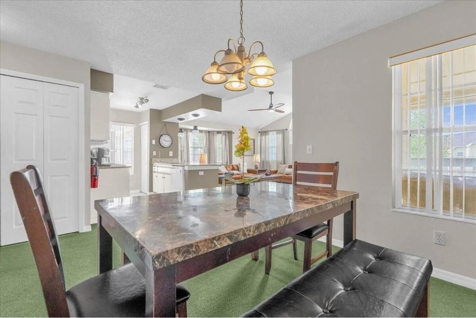 Seating area, Dining area