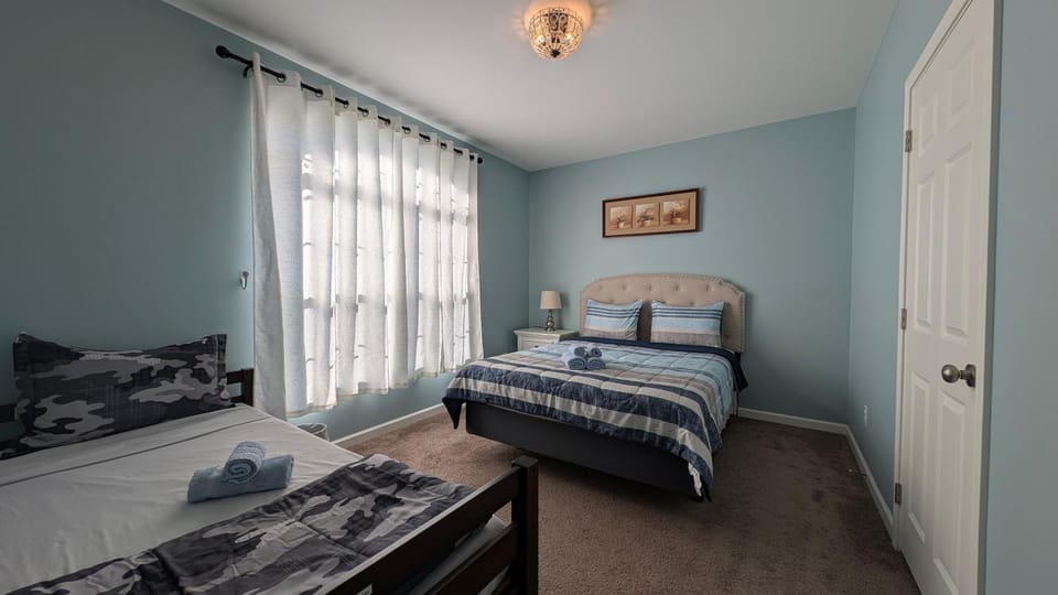 Bed, Bedroom, towels