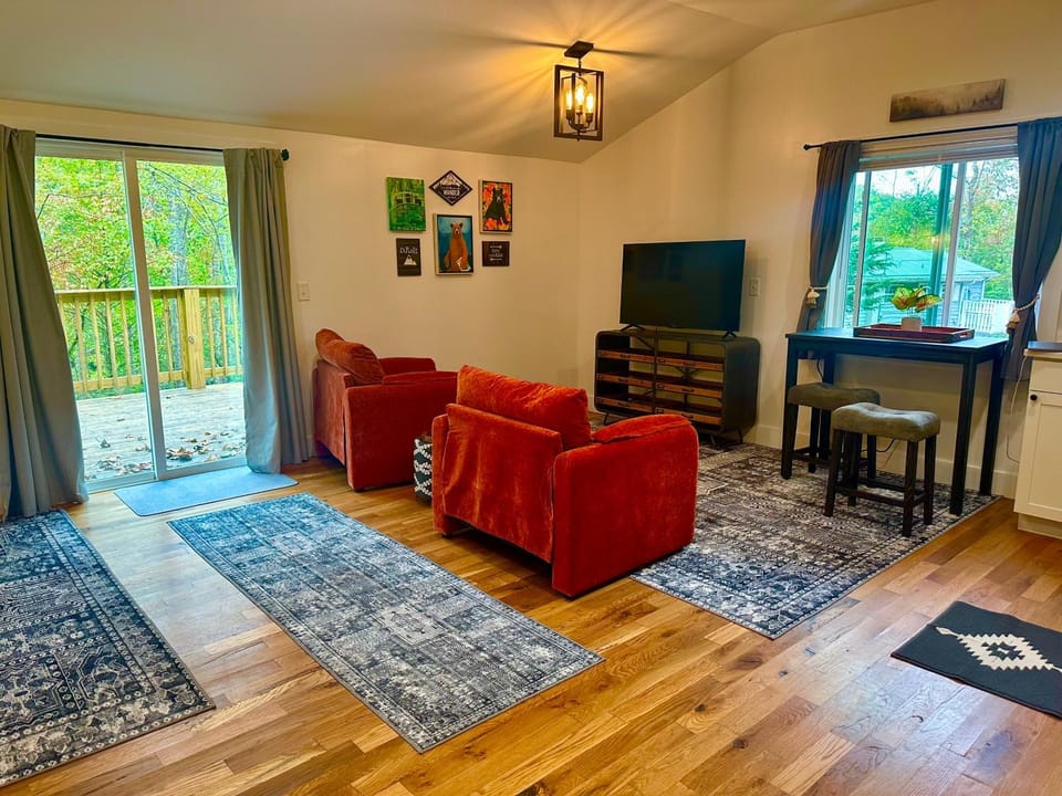 TV and multimedia, Living room, Evening entertainment