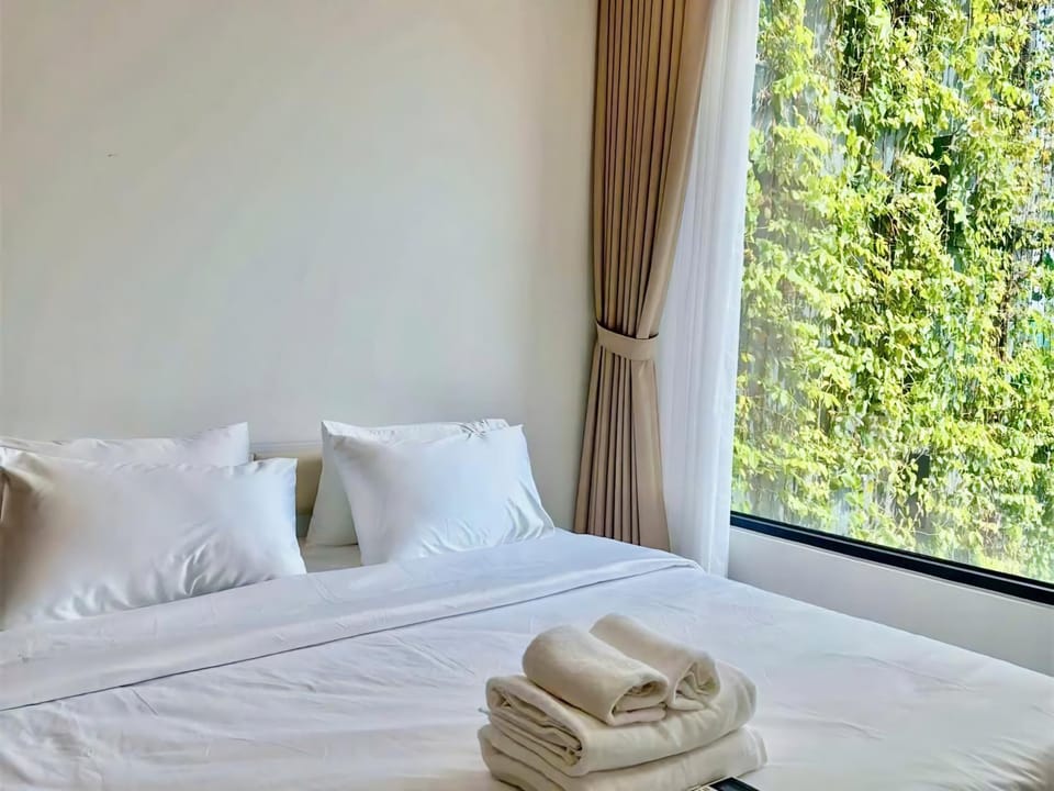Bed, Bedroom, towels