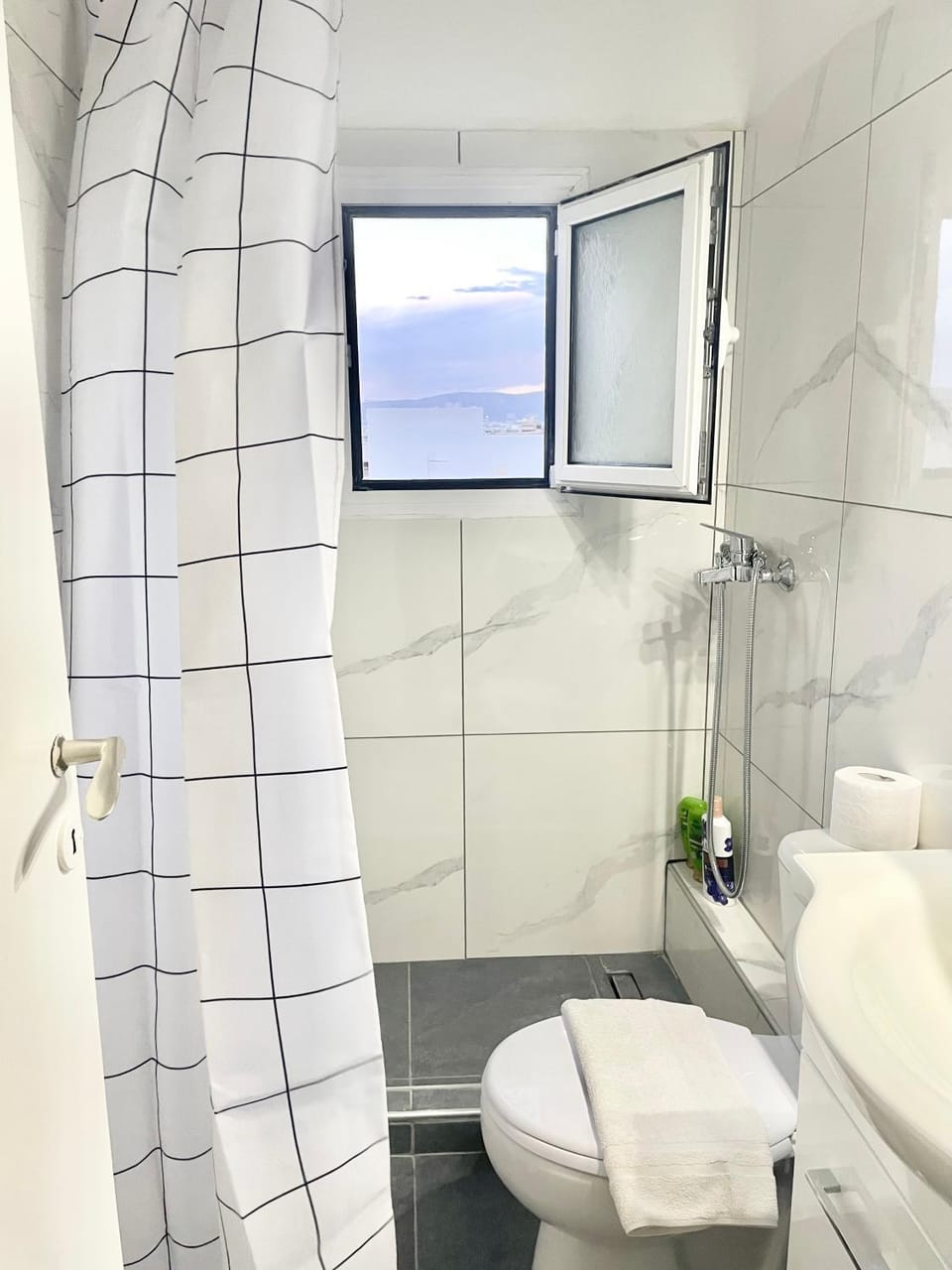 Athens sky & Acropolis view rooftop apartment! Apartment in Kallithea