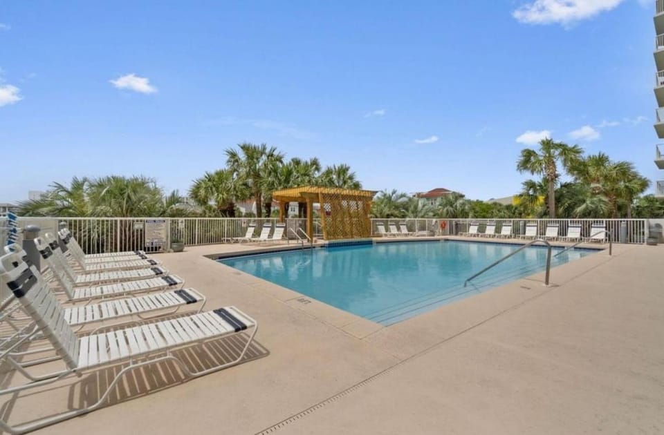Swimming pool, Swimming pool, sunbed