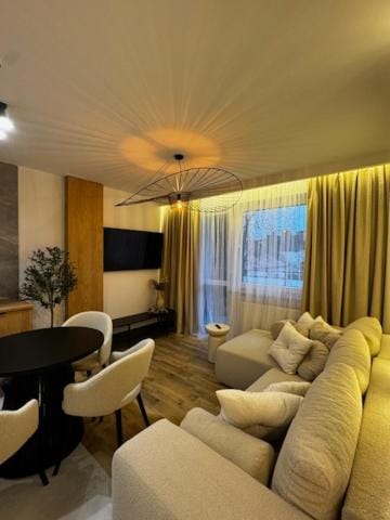 Family & Business Apartments PREMIUM No1 - 1 Bedroom with Private Jacuzzi, Balcony, Parking Apartment in Warsaw